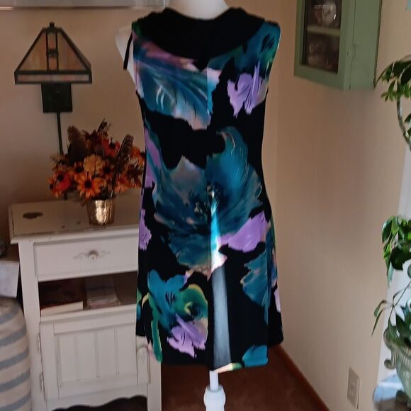 Enfocus Studio Dark Floral Shift Dress - Picture 5 of 11